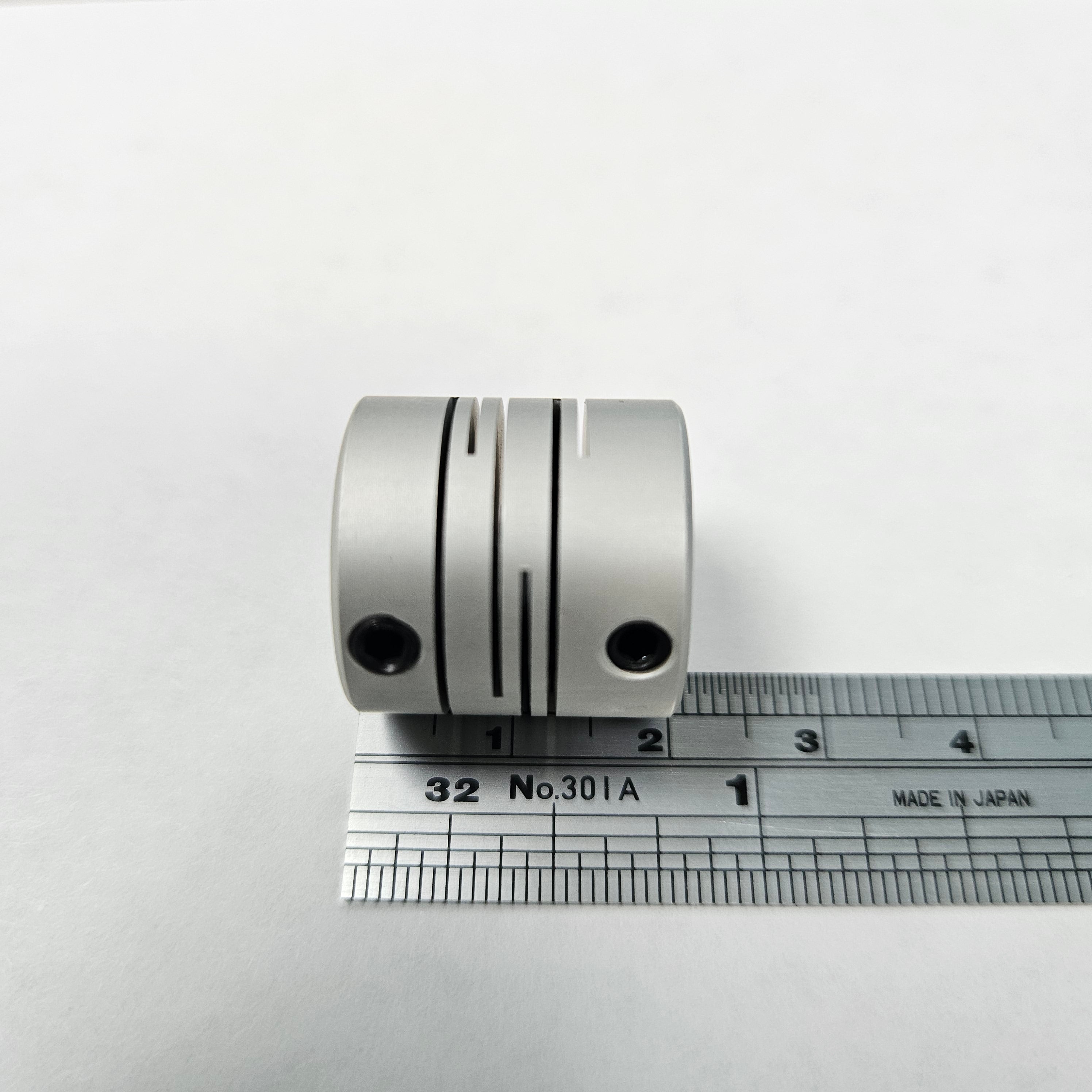 Side view of the Oven Shaker - Shaker O Ring by Printomize America, with a ruler for scale, emphasizing its precise dimensions and structure.